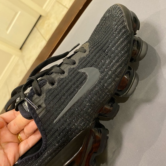 NIKE VAPORMAX FLYKNIT 3 RUNNING SHOES - Picture 8 of 10